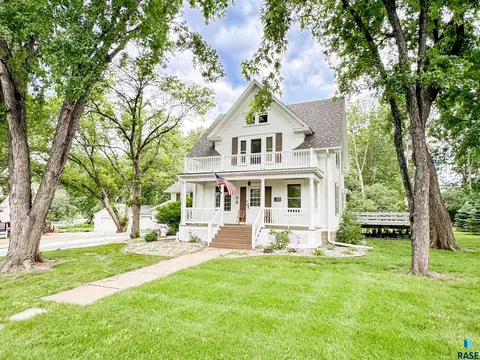 602 E Lynn Ave, Canton, SD 57013 photo 2