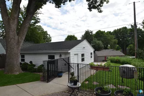 605 E 21st St, Sioux Falls, SD 57105 photo 22