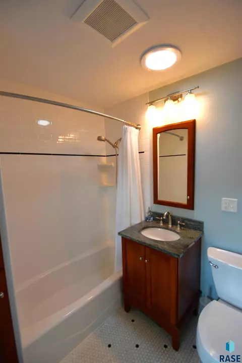 605 E 21st St, Sioux Falls, SD 57105 photo 17