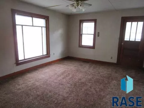 207 E 4th St, Dell Rapids, SD 57022 photo 4