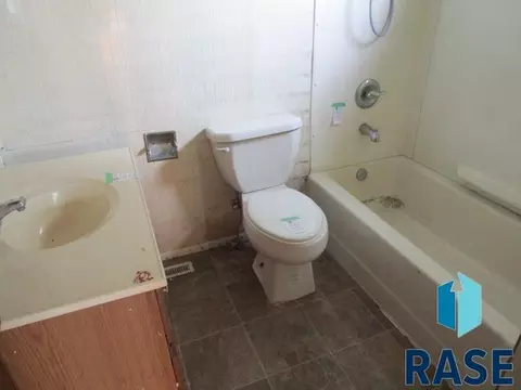 207 E 4th St, Dell Rapids, SD 57022 photo 5