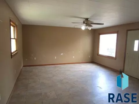207 E 4th St, Dell Rapids, SD 57022 photo 8