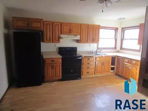 207 E 4th St, Dell Rapids, SD 57022 photo 12