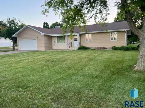 921 S Walnut St, Freeman, SD 57029 photo 1