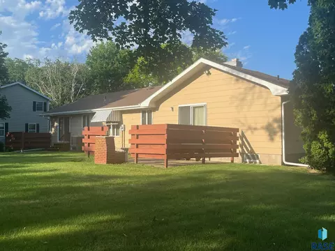 921 S Walnut St, Freeman, SD 57029 photo 9