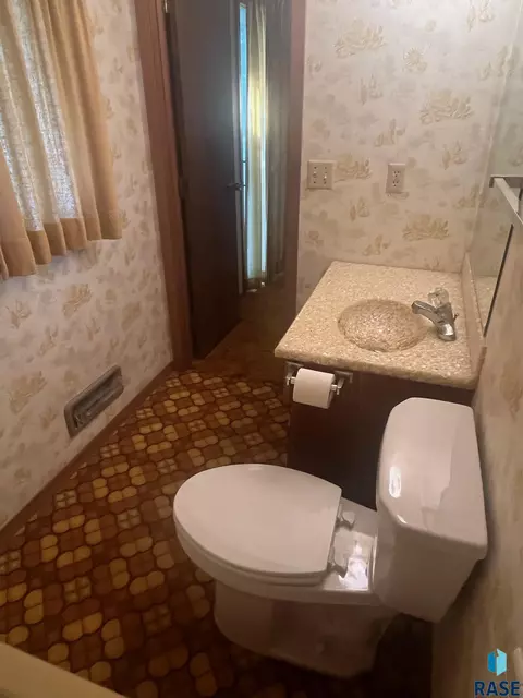 921 S Walnut St, Freeman, SD 57029 photo 46