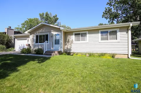 848 S Day Ave, Sioux Falls, SD 57103