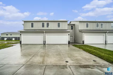 2812 S Broek Dr, Sioux Falls, SD 57106