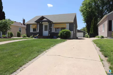 2427 S 4th Ave, Sioux Falls, SD 57105