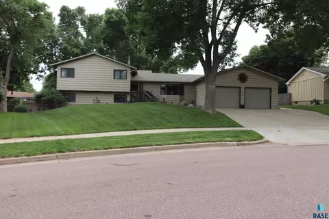 5909 W 35th St, Sioux Falls, SD 57106
