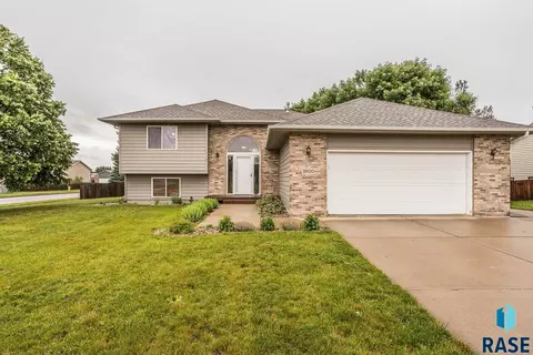 5900 S San Diego Ave, Sioux Falls, SD 57106