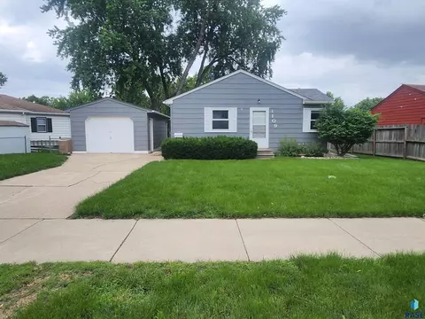 3109 E Claudette Dr, Sioux Falls, SD 57103 photo 1