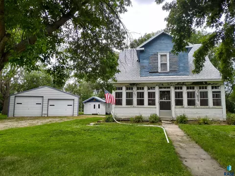 409 S Dakota Ave, Ree Heights, SD 57371