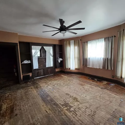 1121 9th St, Sioux Falls, SD 57103 photo 3
