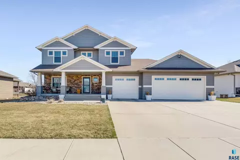 1204 S Hyannis Port Ln, Sioux Falls, SD 57106