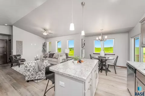 5421 E Brennan Dr, Sioux Falls, SD 57110 photo 4