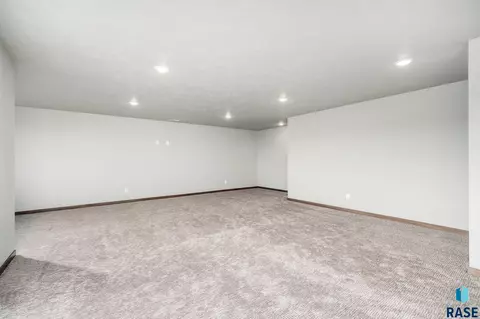 5421 E Brennan Dr, Sioux Falls, SD 57110 photo 31