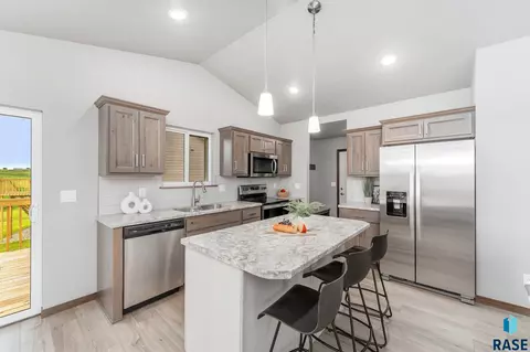5421 E Brennan Dr, Sioux Falls, SD 57110 photo 6