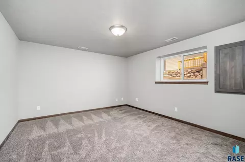 5421 E Brennan Dr, Sioux Falls, SD 57110 photo 13