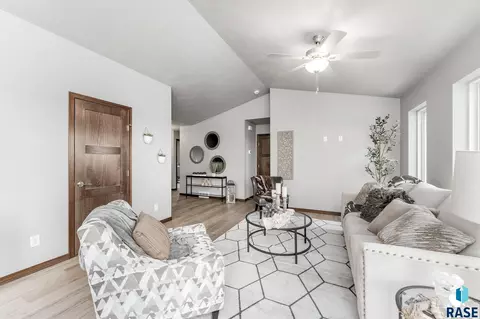 5421 E Brennan Dr, Sioux Falls, SD 57110 photo 9