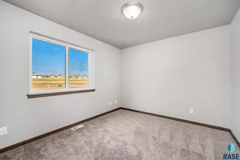 5421 E Brennan Dr, Sioux Falls, SD 57110 photo 19