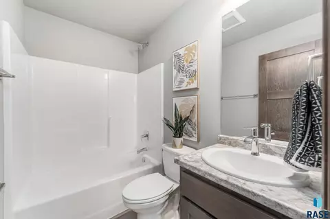 5421 E Brennan Dr, Sioux Falls, SD 57110 photo 14