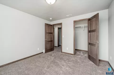 5421 E Brennan Dr, Sioux Falls, SD 57110 photo 34
