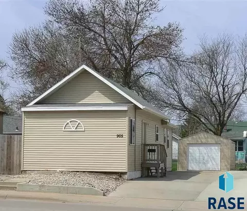 905 N Cliff Ave, Sioux Falls, SD 57103