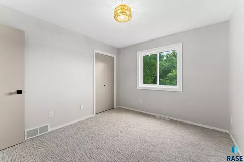 3701 E 33rd St, Sioux Falls, SD 57103 photo 37