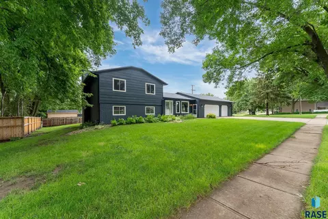 3701 E 33rd St, Sioux Falls, SD 57103 photo 3