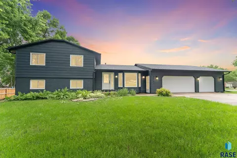 3701 E 33rd St, Sioux Falls, SD 57103 photo 1