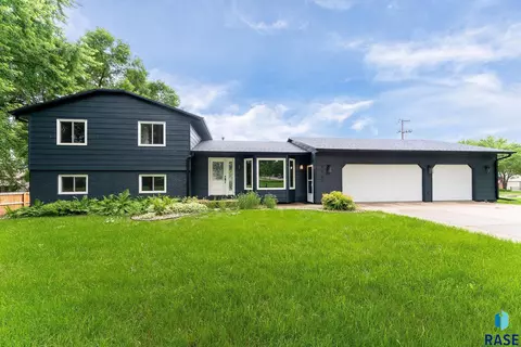 3701 E 33rd St, Sioux Falls, SD 57103 photo 2