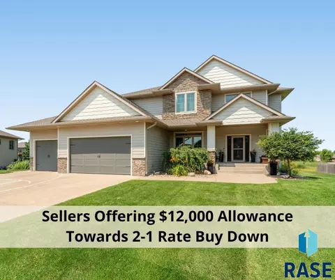 1105 S Hyannis Port Ln, Sioux Falls, SD 57106