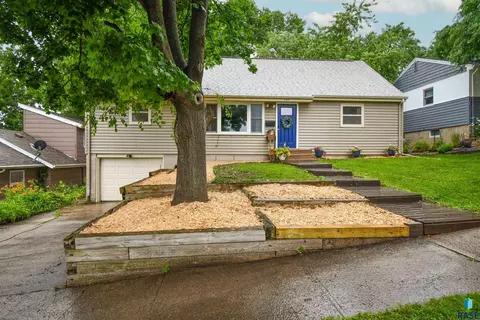 407 S Blauvelt Ave, Sioux Falls, SD 57103