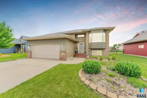 7713 W 53 Rd St, Sioux Falls, SD 57106