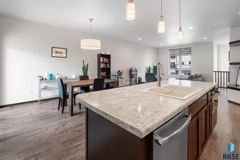 215 E 13th St, Sioux Falls, SD 57104 photo 8