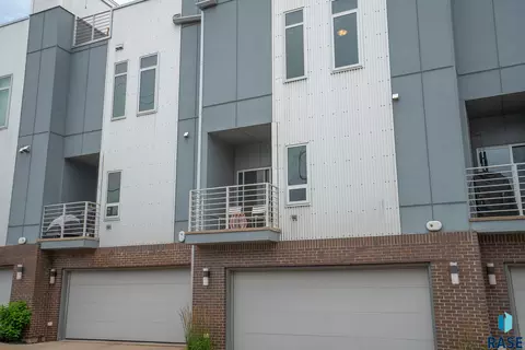 215 E 13th St, Sioux Falls, SD 57104 photo 2