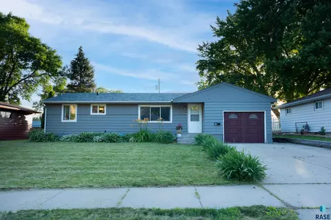 833 Day Ave, Sioux Falls, SD 57103