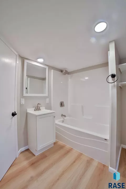 904 E 1st St, Sioux Falls, SD 57103 photo 19