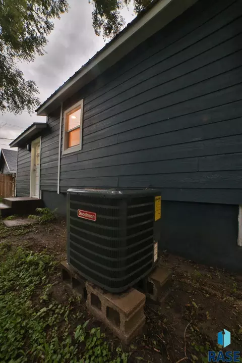 904 E 1st St, Sioux Falls, SD 57103 photo 37