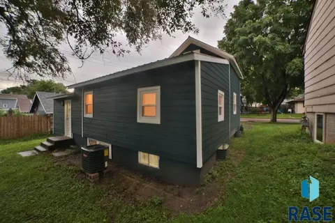 904 E 1st St, Sioux Falls, SD 57103 photo 38