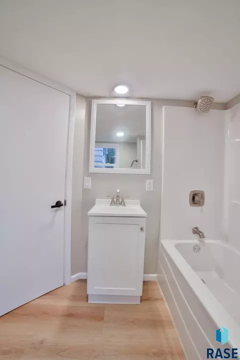 904 E 1st St, Sioux Falls, SD 57103 photo 21