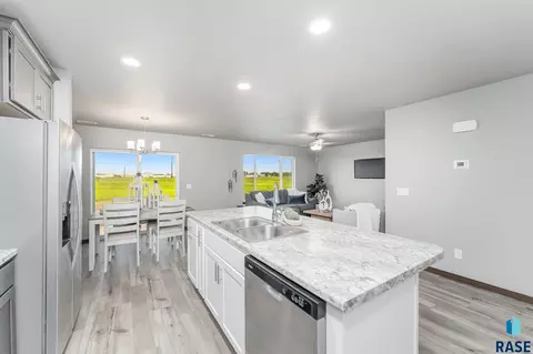 1334 N Kenley Pl, Tea, SD 57064 photo 3
