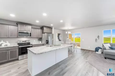 1334 N Kenley Pl, Tea, SD 57064 photo 5