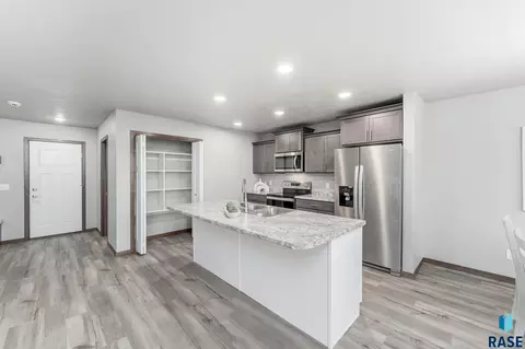 1334 N Kenley Pl, Tea, SD 57064 photo 4
