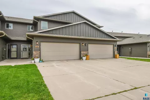 9412 W Broek Dr, Sioux Falls, SD 57106
