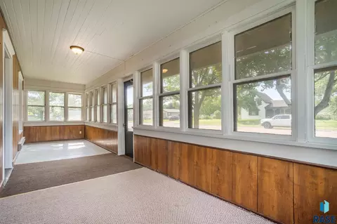 420 SE 4th St, Madison, SD 57042 photo 27