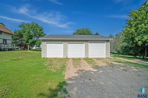 420 SE 4th St, Madison, SD 57042 photo 8