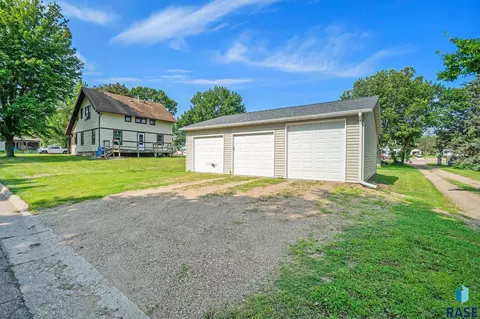 420 SE 4th St, Madison, SD 57042 photo 7
