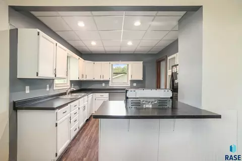 420 SE 4th St, Madison, SD 57042 photo 15